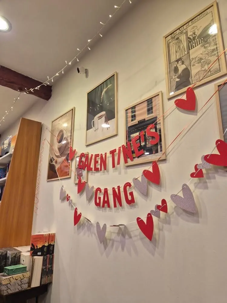 Décoration de cœurs pour une rencontre entre lectrices