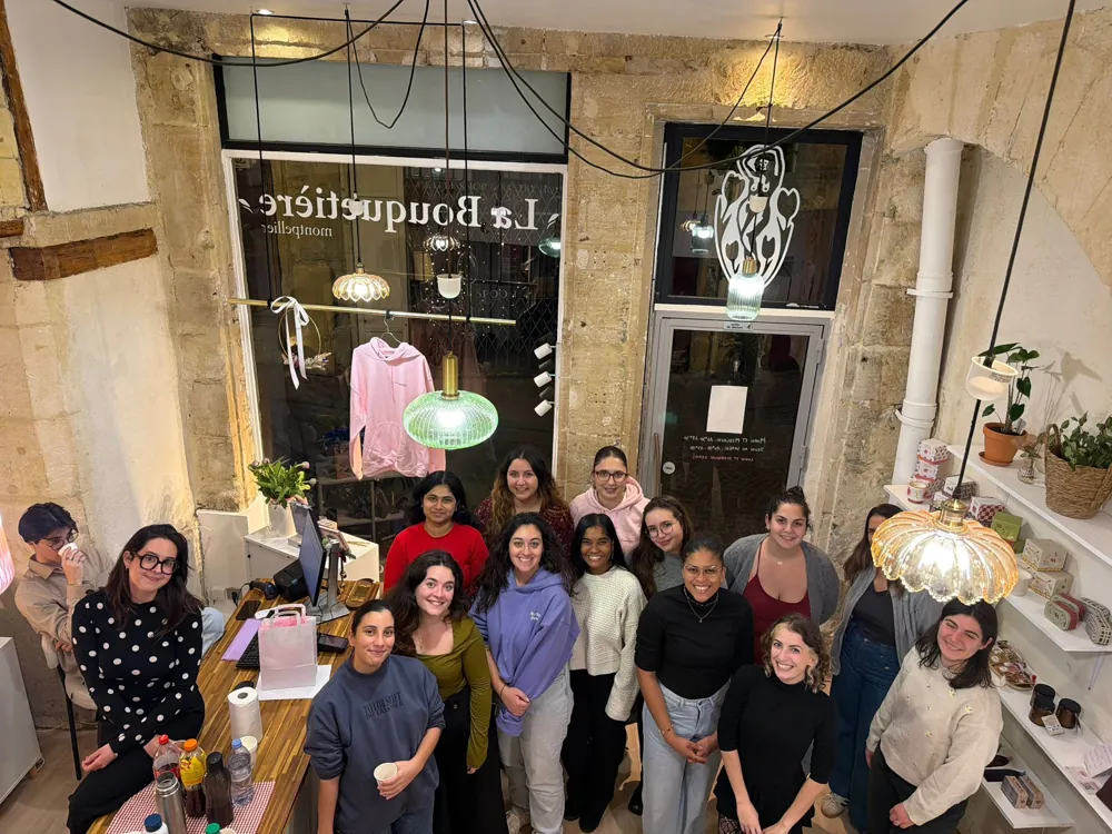 Les membres du club réunies pour une photo de groupe